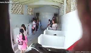 chinese girls go to toilet.306