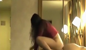 Pattaya streetslut fucks this beamy white guy's brains out in his hotelroom