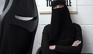 Remaja Muslim Delilah Topi lama moden curi seluar dalam tetapi ditumpaskan tidak berhubungan dengan bobby pusat membeli-belah
