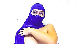 Arabian Babe Less Hijab Enjoys Deep Unspoken for Ass fucking Toying
