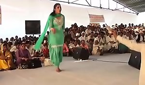इसी​ डांस की वजह से सपना हुई थी हिट ! Sapna choudhary first harm dance HIGH