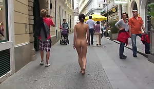 Naked aloft the streets of Vienna