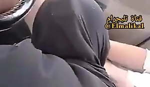 Arab blowjob in motor car