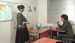 Russian teachers pick out extra tutorial with lagging students 1