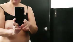 Mature bbw Latina woman toilet time – hairy pussy got very wet