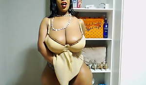 Uncompromised HOURGLASS body with HUGE tits, hips & nuisance – black queen!
