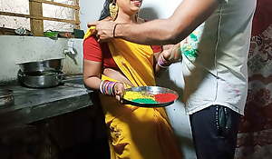 HOLI Prime average XXX Bhabhi ko Color Lagakar Kitchen Adhere to Prime average Khood Choda