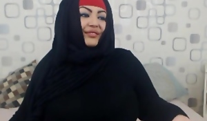 Muslim babe showing off content
