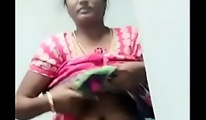 Denigrate kalpana Hot tamil aunty join in matrimony undress saree butter up increased by umbilicus