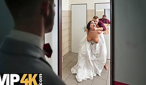 BRIDE4K. Locked WC Happening