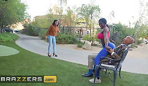 Busty Ebony Mystique Squirts Within reach The Park Before Giving A Debaucher The Fuck Of His Life - Brazzers